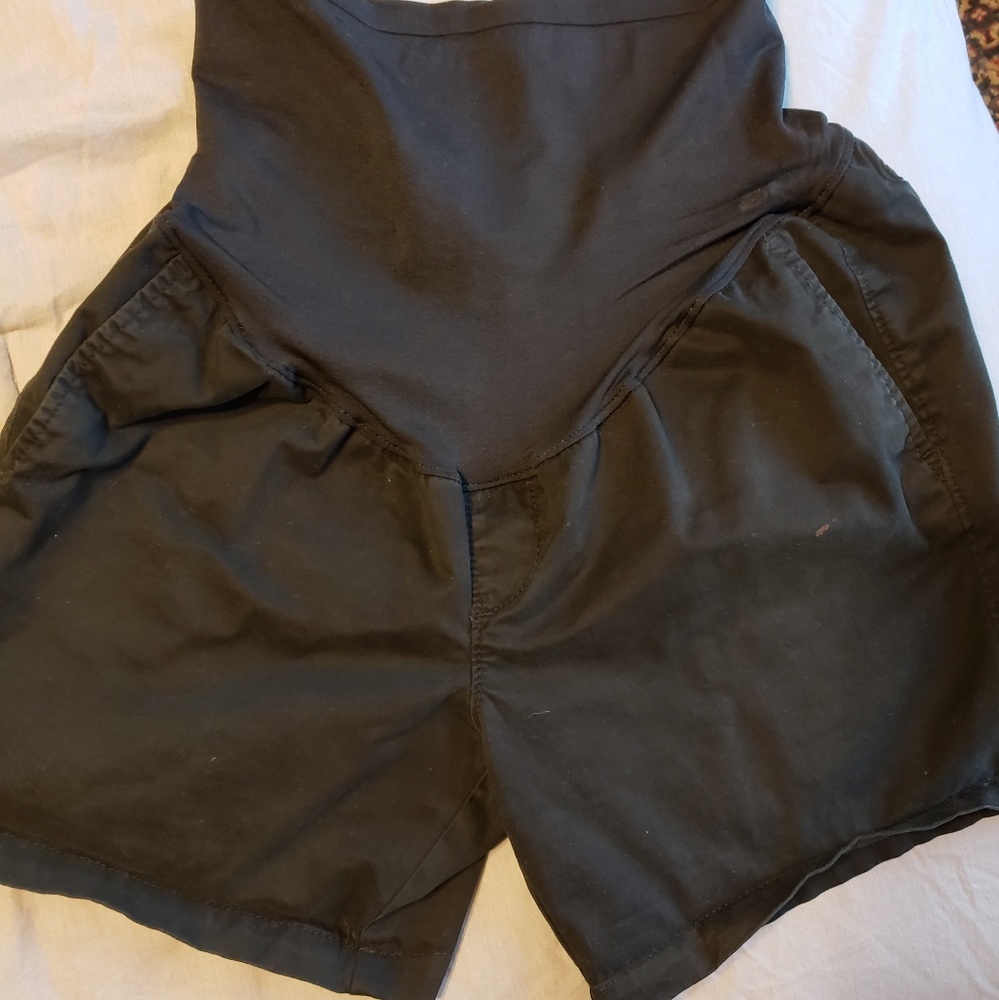 Old Navy maternity shorts